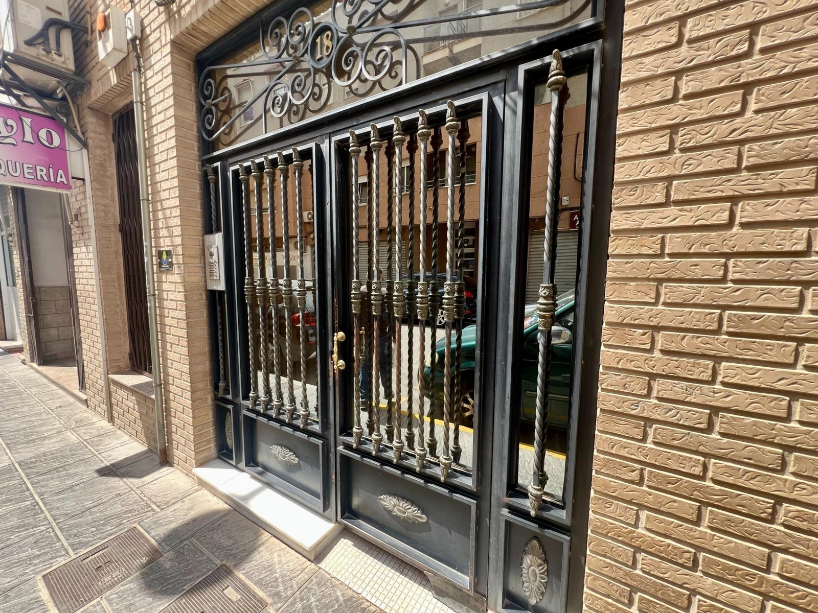Commercial in Orihuela - Caza De Casa