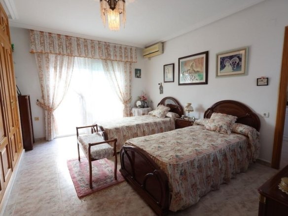 5 Bedroom 4 Bathroom Villa in Orihuela Costa - Caza De Casa