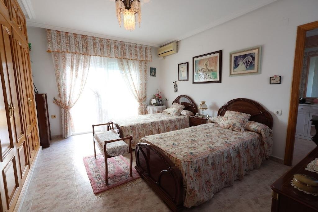 5 Bedroom 4 Bathroom Villa in Orihuela Costa - Caza De Casa
