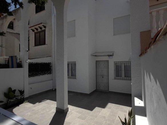 3 Bedroom 2 Bathroom Town House in Torrevieja - Caza De Casa