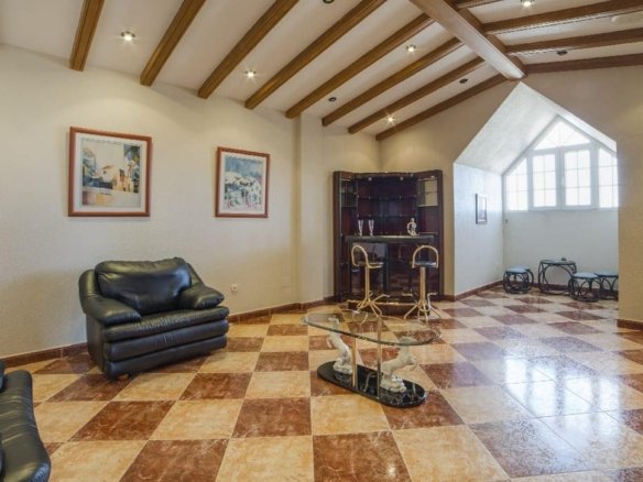 5 Bedroom 5 Bathroom Town House in Los Alcazares - Caza De Casa