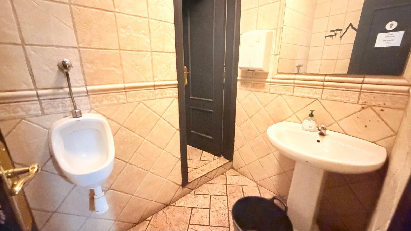 2 Bath Commercial in Torrevieja - Caza De Casa