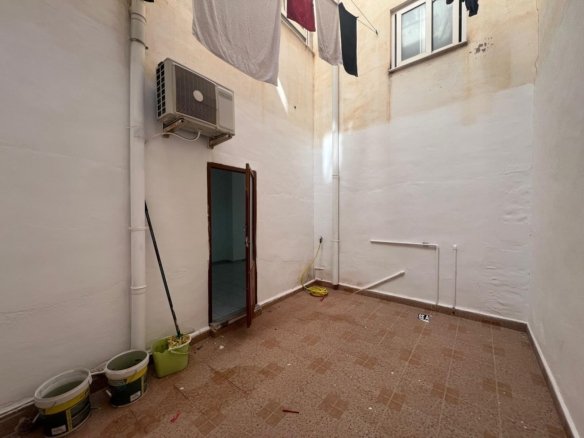 Commercial in Torrevieja - Caza De Casa