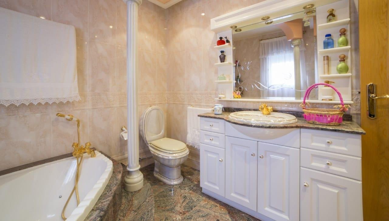 5 Bedroom 5 Bathroom Town House in Los Alcazares - Caza De Casa