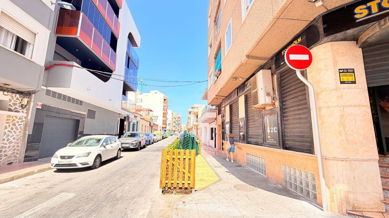 2 Bath Commercial in Torrevieja - Caza De Casa