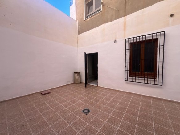 Commercial in Torrevieja - Caza De Casa