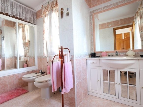 5 Bedroom 4 Bathroom Villa in Orihuela Costa - Caza De Casa