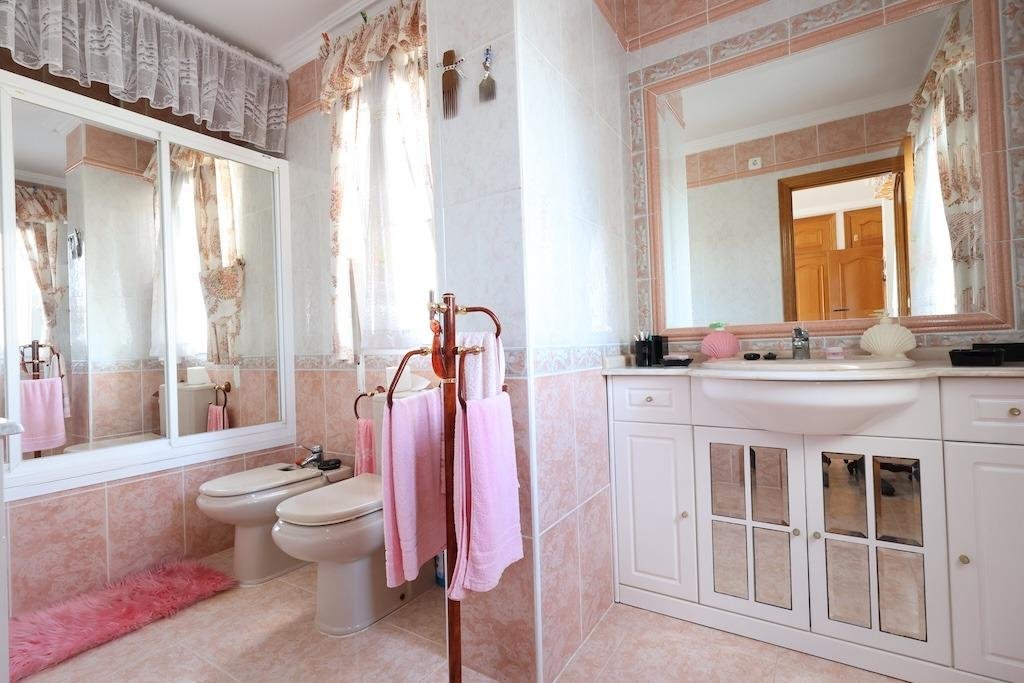 5 Bedroom 4 Bathroom Villa in Orihuela Costa - Caza De Casa