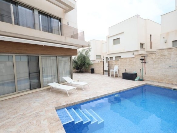 3 Bedroom 3 Bathroom Villa in Orihuela Costa - Caza De Casa