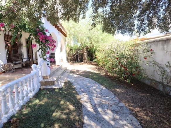 4 Bedroom 2 Bathroom Villa in Orihuela Costa - Caza De Casa