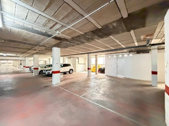 Commercial in Torrevieja - Caza De Casa