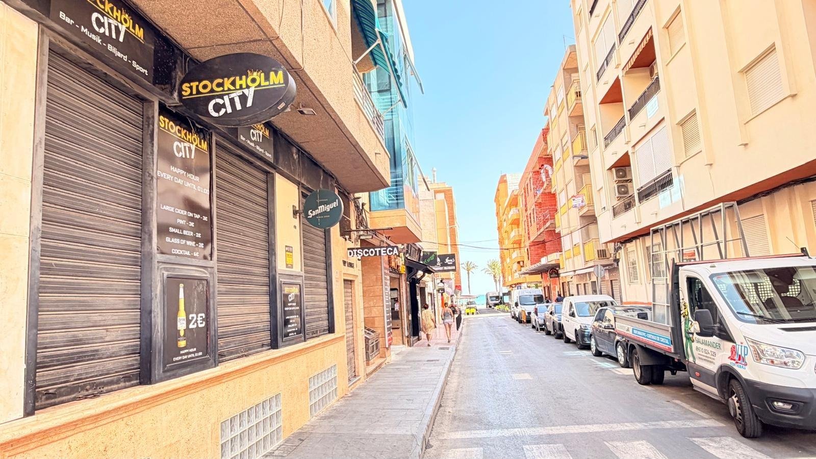 2 Bath Commercial in Torrevieja - Caza De Casa