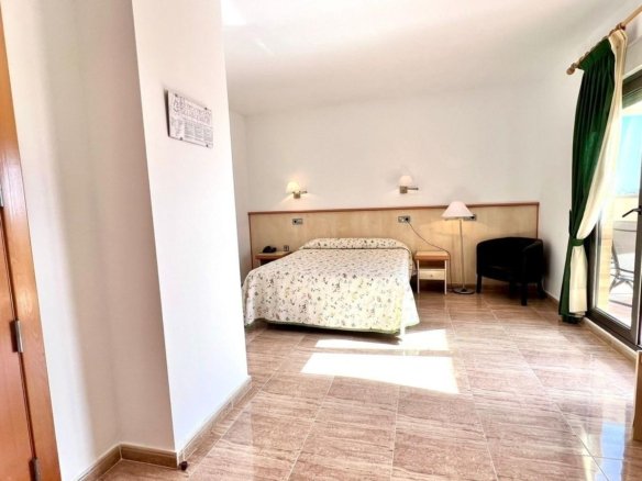 33 Bed Commercial in Los Montesinos - Caza De Casa