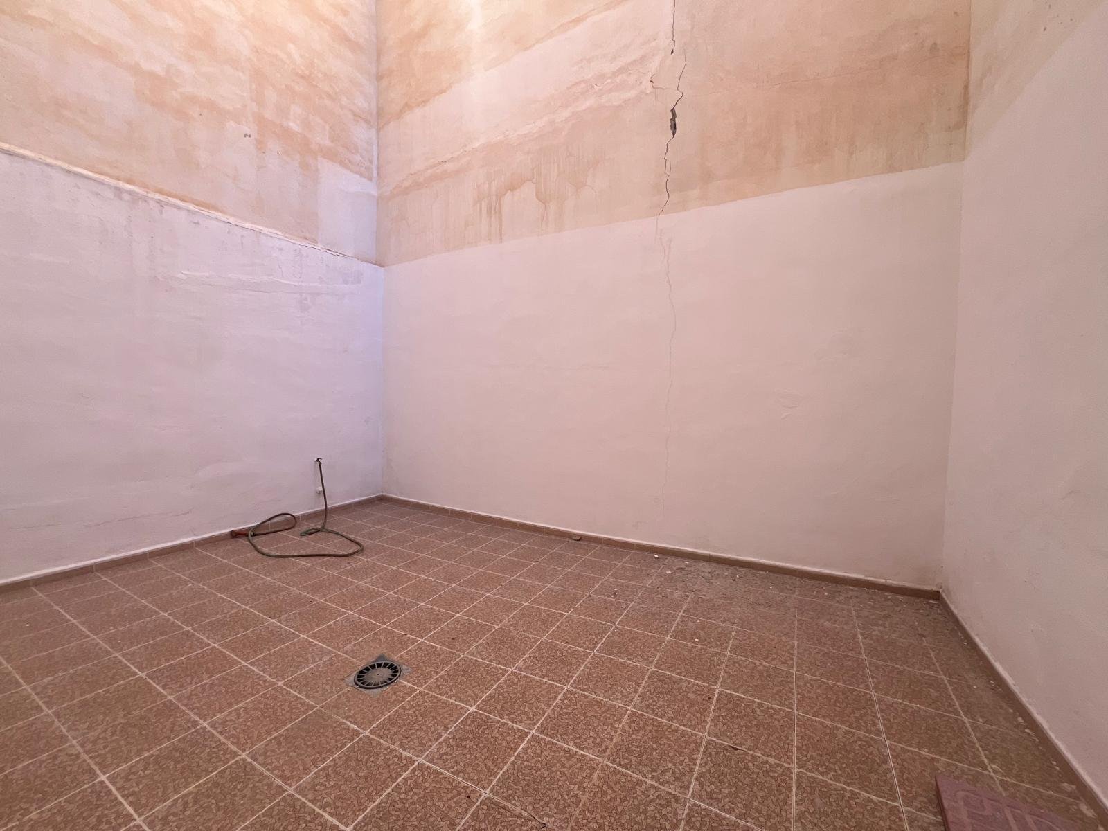 Commercial in Torrevieja - Caza De Casa