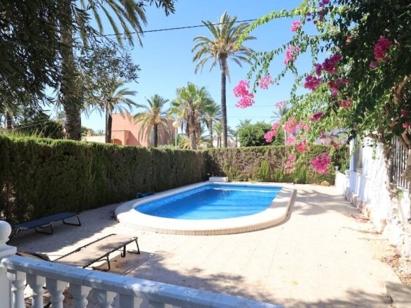 4 Bedroom 2 Bathroom Villa in Orihuela Costa - Caza De Casa