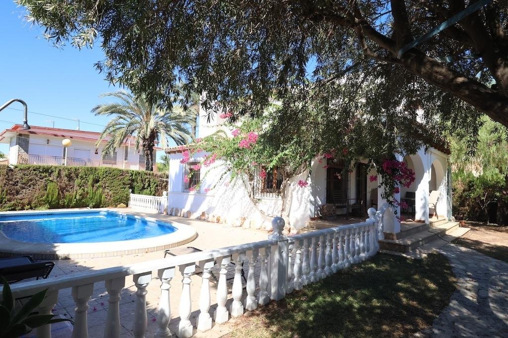 4 Bedroom 2 Bathroom Villa in Orihuela Costa - Caza De Casa
