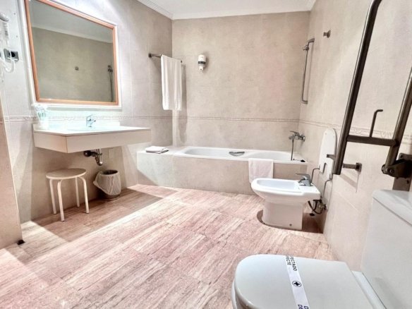 33 Bed Commercial in Los Montesinos - Caza De Casa