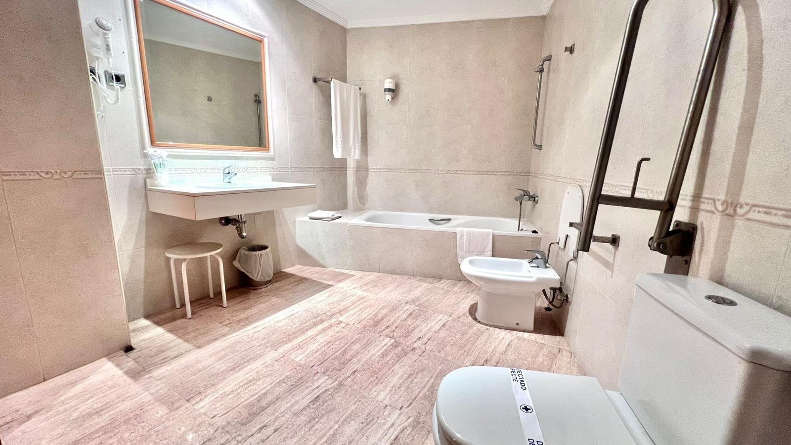 33 Bed Commercial in Los Montesinos - Caza De Casa