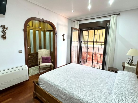 4 Bedroom 3 Bathroom Town House in Torrevieja - Caza De Casa