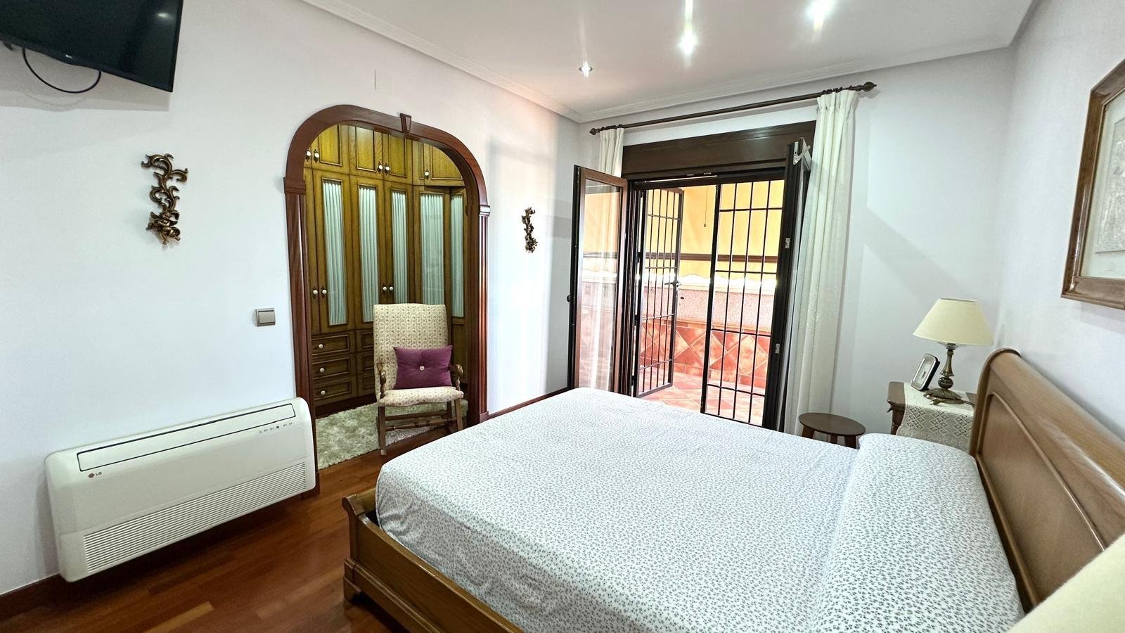 2-19 4 Bedroom 3 Bathroom Town House in Torrevieja - Caza De Casa