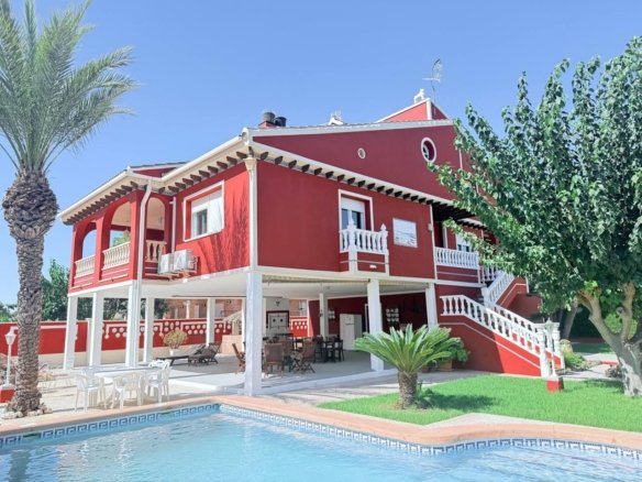 5 Bed 3 Bath Villa in Campoamor - Caza De Casa