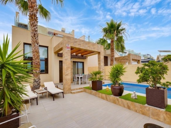 3 Bedroom 3 Bathroom Villa in Ciudad Quesada - Caza De Casa