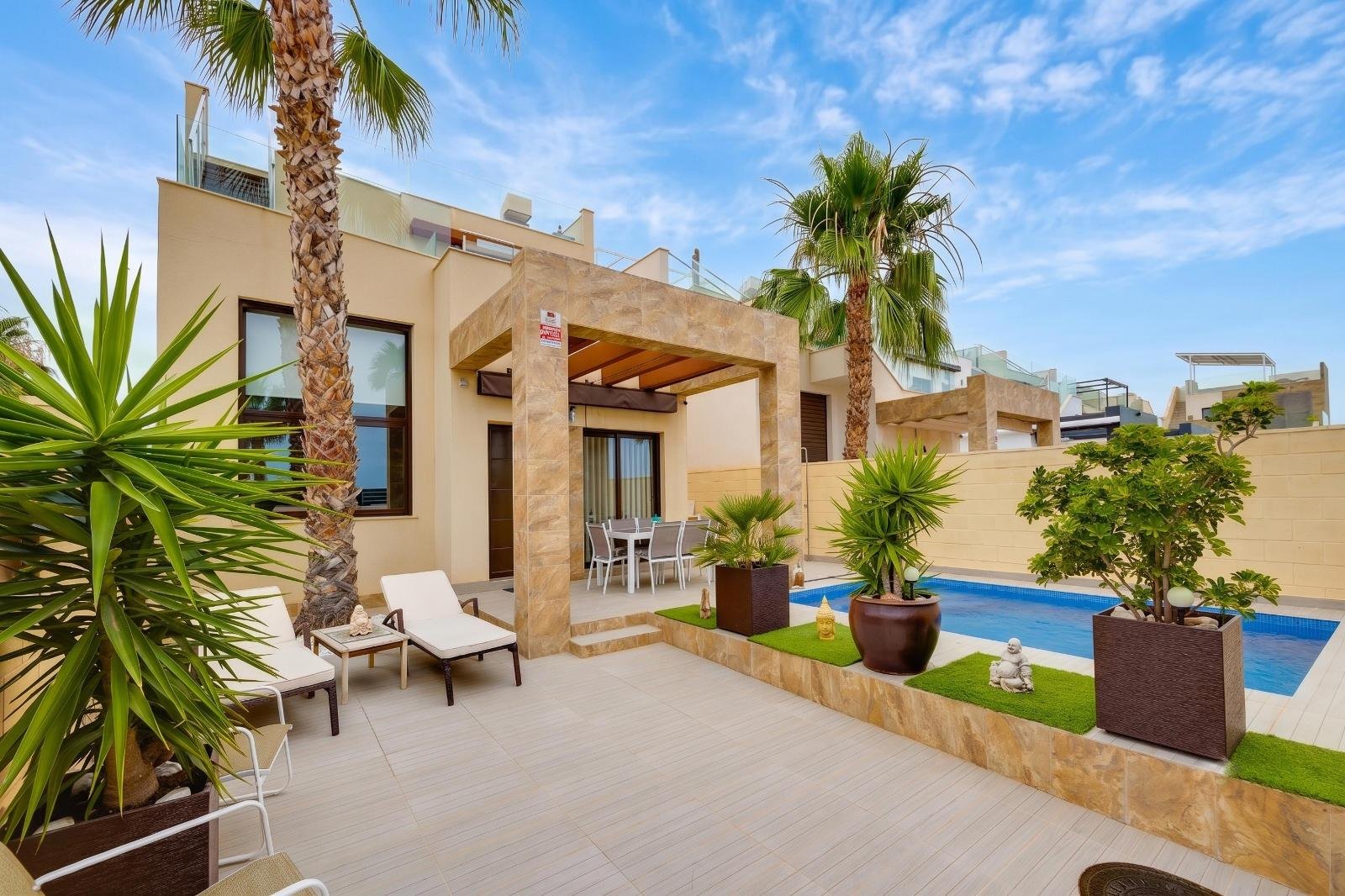 3 Bedroom 3 Bathroom Villa in Ciudad Quesada - Caza De Casa