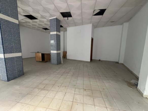 1 Bathroom Commercial in Torrevieja - Caza De Casa