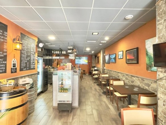 Commercial in Torrevieja - Caza De Casa