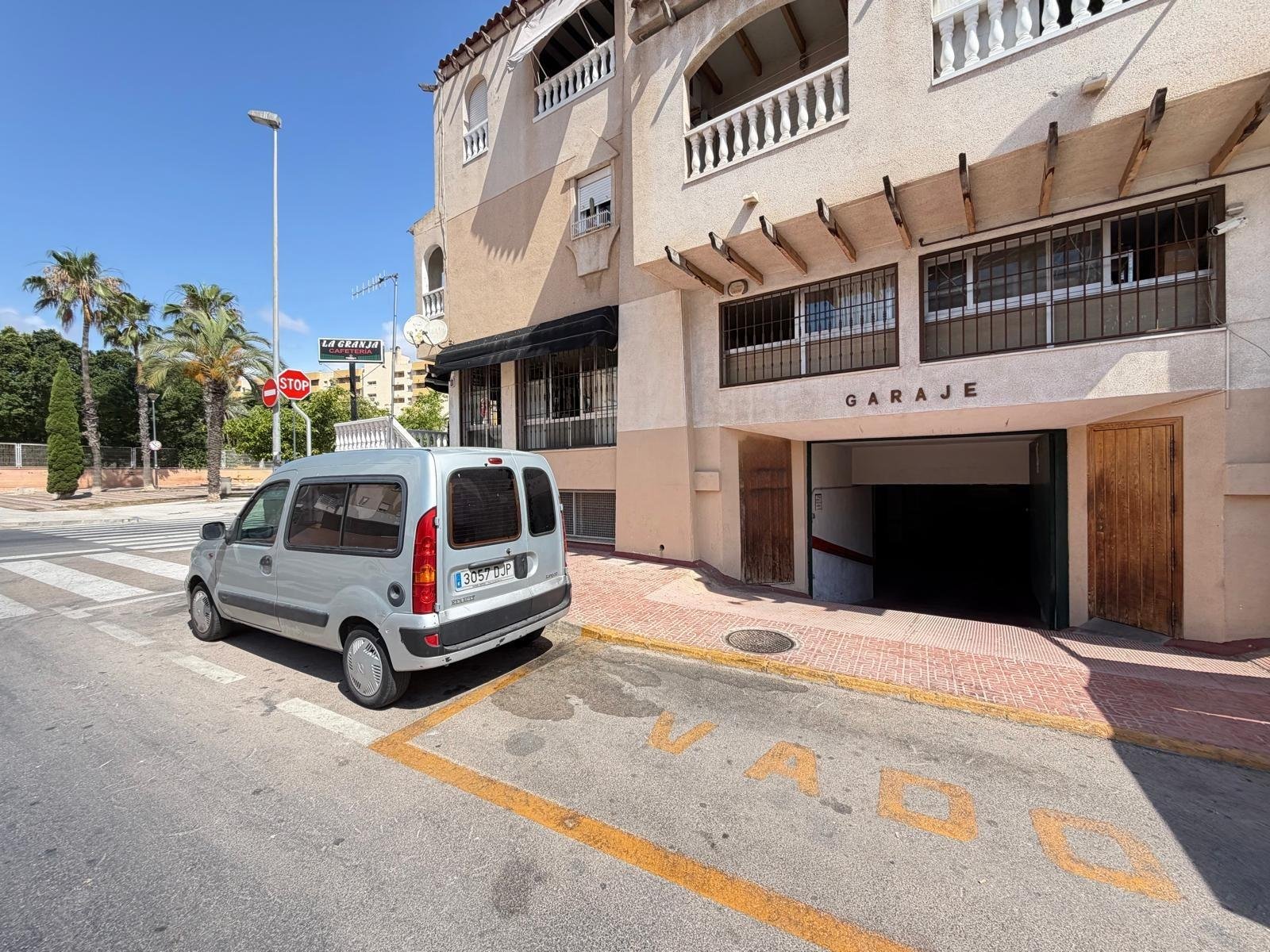 2-2 Commercial in Torrevieja - Caza De Casa