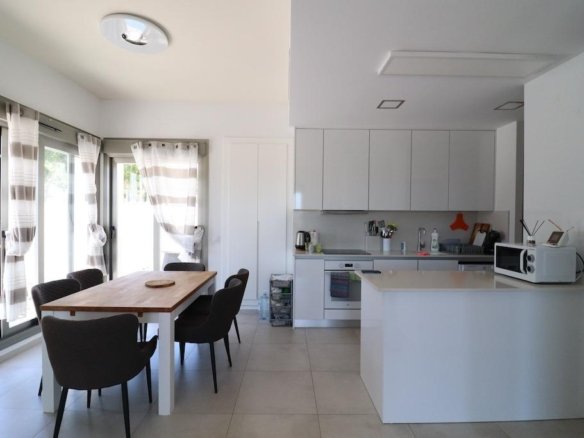 3 Bedroom 2 Bathroom Villa in San Miguel de Salinas - Caza De Casa