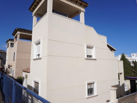 3 Bedroom 2 Bathroom Villa in San Miguel de Salinas - Caza De Casa