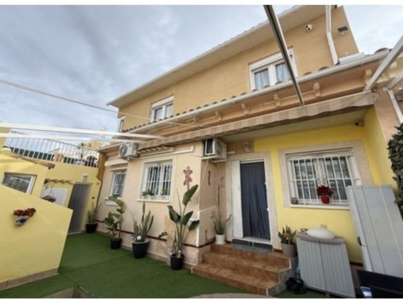 4 Bedroom 3 Bathroom Town House in Orihuela Costa - Caza De Casa