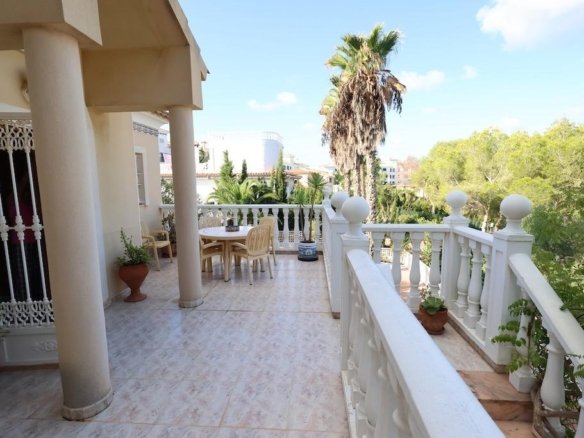 5 Bedroom 4 Bathroom Villa in Orihuela Costa - Caza De Casa