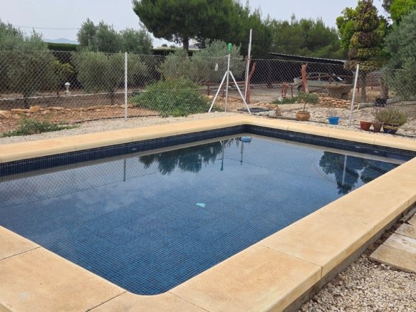 6 Bedroom 2 Bathroom Country House in Pinoso - Caza De Casa