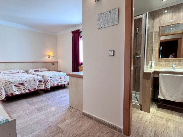 33 Bed Commercial in Los Montesinos - Caza De Casa