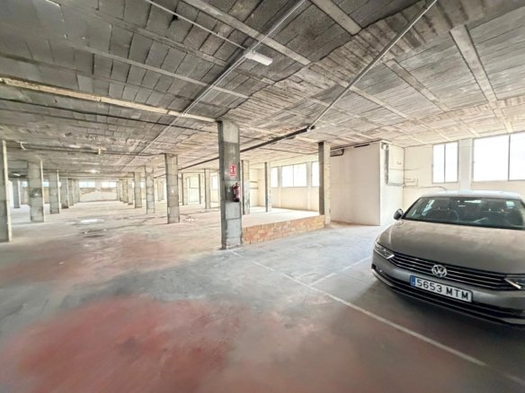 Commercial in Torrevieja - Caza De Casa