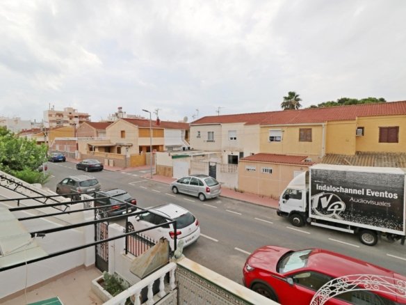 3 Bedroom 2 Bathroom Town House in Torrevieja - Caza De Casa