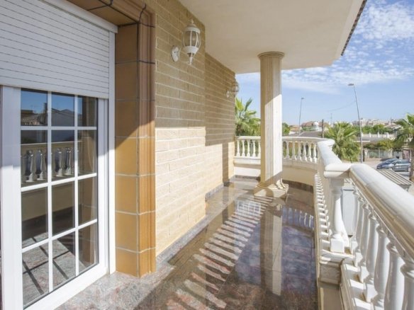 5 Bedroom 5 Bathroom Town House in Los Alcazares - Caza De Casa