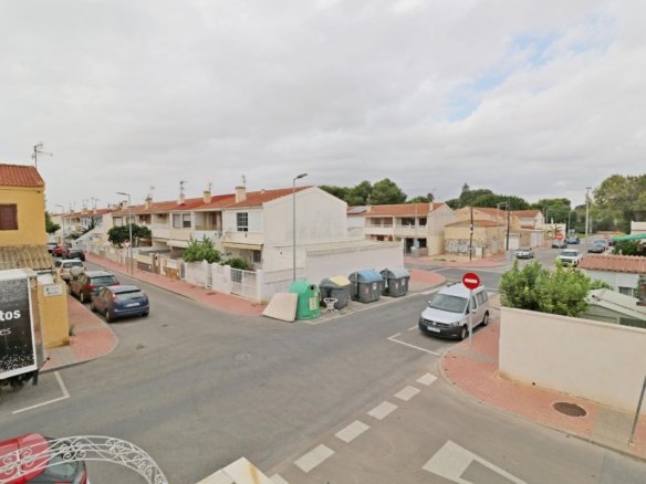 3 Bedroom 2 Bathroom Town House in Torrevieja - Caza De Casa