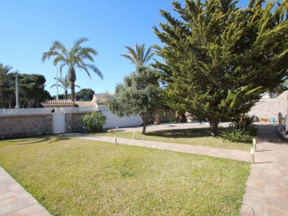 5 Bedroom 5 Bathroom Villa in Orihuela Costa - Caza De Casa