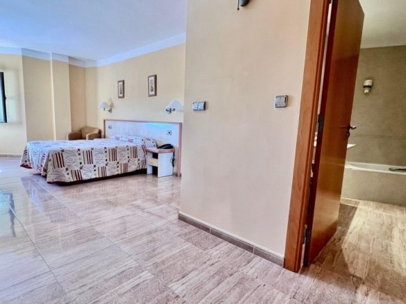 33 Bed Commercial in Los Montesinos - Caza De Casa