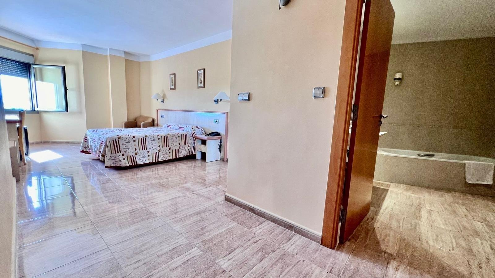 33 Bed Commercial in Los Montesinos - Caza De Casa