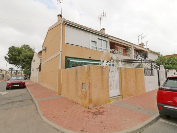 3 Bedroom 2 Bathroom Town House in Torrevieja - Caza De Casa