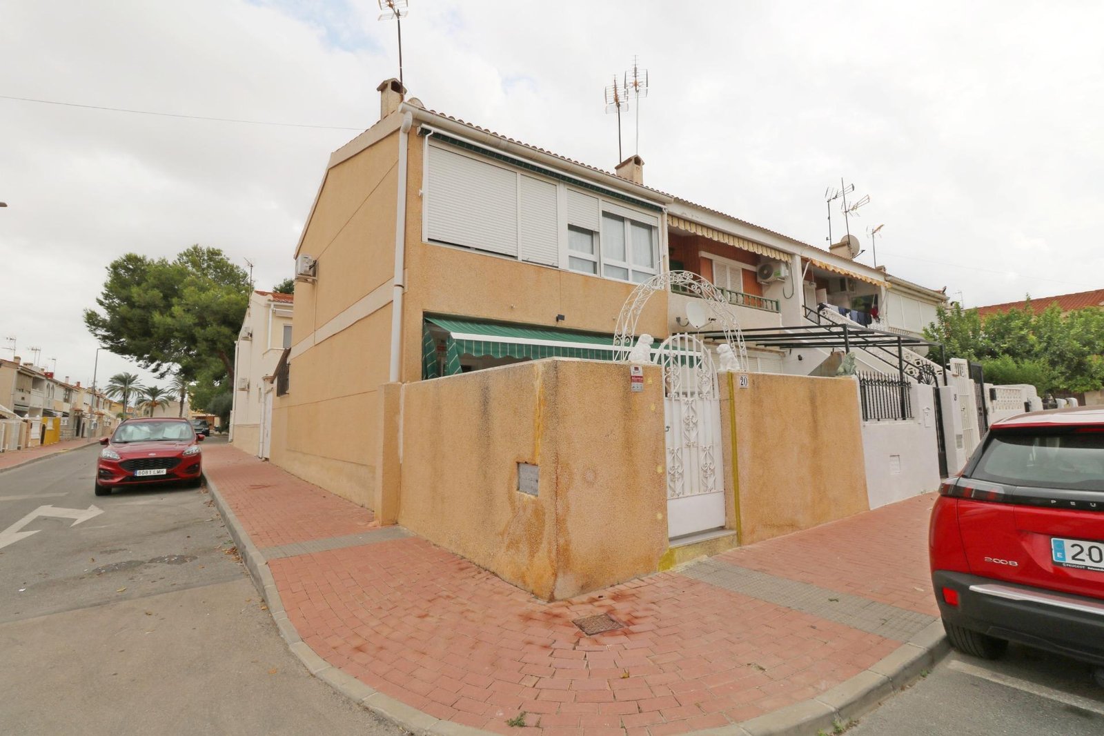3 Bedroom 2 Bathroom Town House in Torrevieja - Caza De Casa