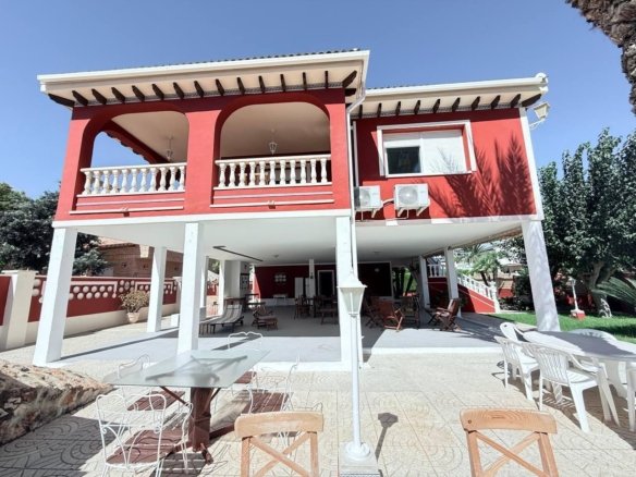 5 Bed 3 Bath Villa in Campoamor - Caza De Casa
