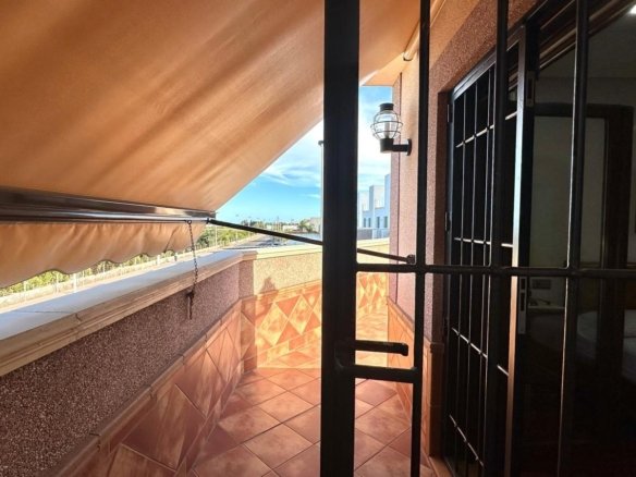 4 Bedroom 3 Bathroom Town House in Torrevieja - Caza De Casa