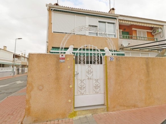 3 Bedroom 2 Bathroom Town House in Torrevieja - Caza De Casa