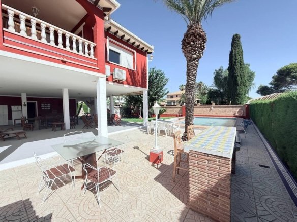 5 Bed 3 Bath Villa in Campoamor - Caza De Casa