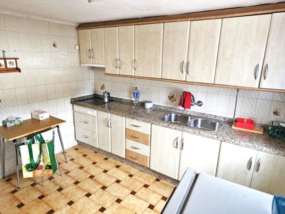 7 Bedroom 2 Bathroom Villa in Arenas Del Rey - Caza De Casa